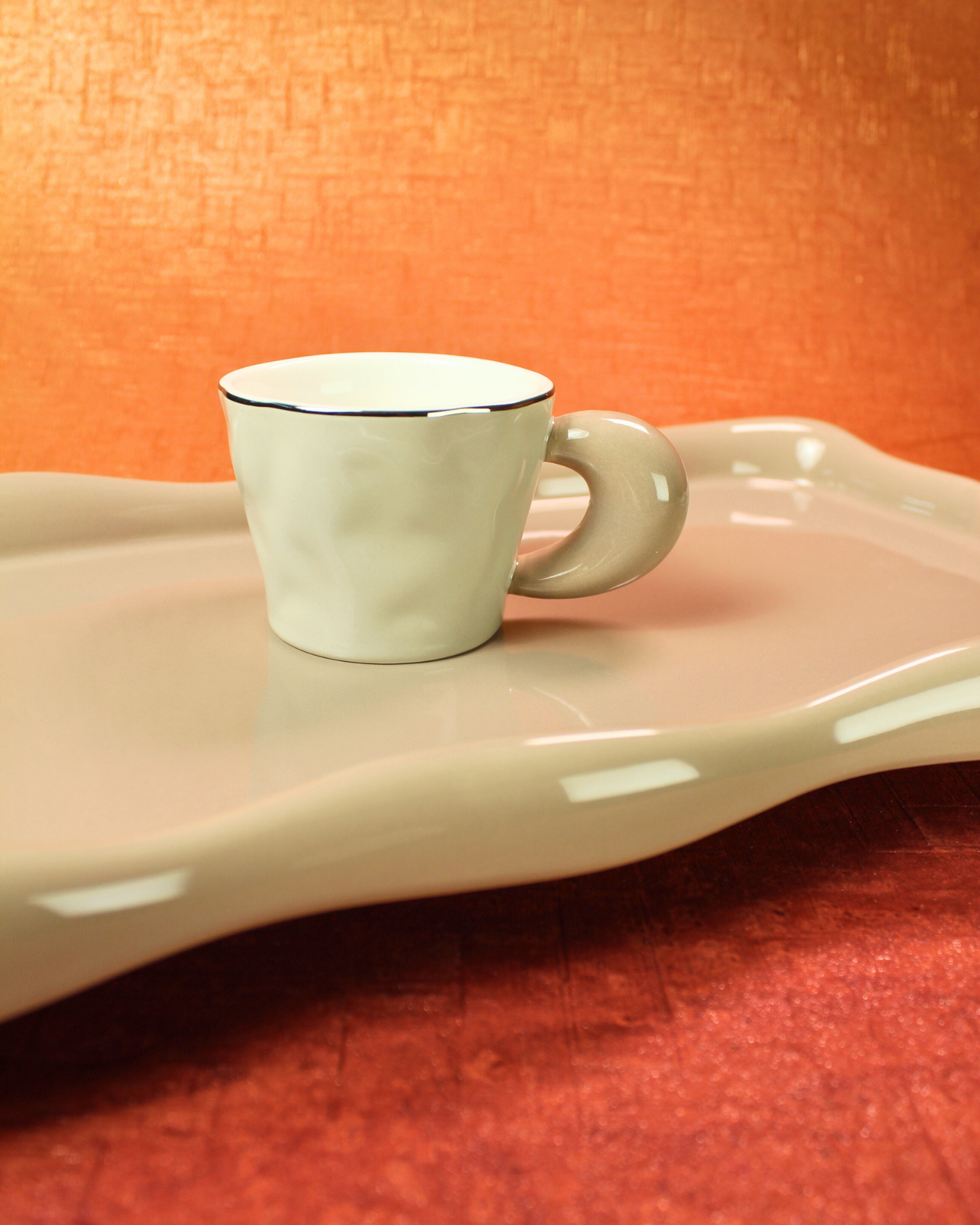 The Sterling & Bow Ceramic Tea Set - 6 Cups with Ceramic Tray